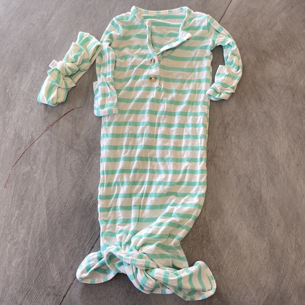 Gently used baby pajamas. In great condition. Super soft.